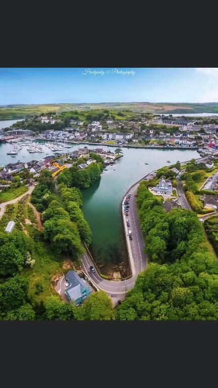 Дома для отпуска Foyle,Kinsale Town,Exquisite holiday homes,sleeps 25 Кинсейл